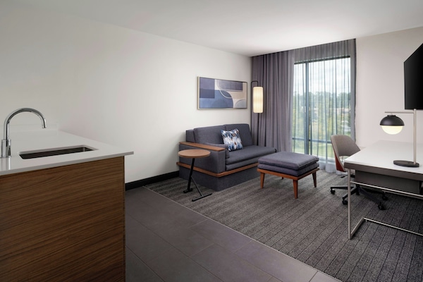 Suite, 1 Katil Raja (King) dengan Katil Sofa | Peralatan tempat tidur premium, dihias secara berasingan