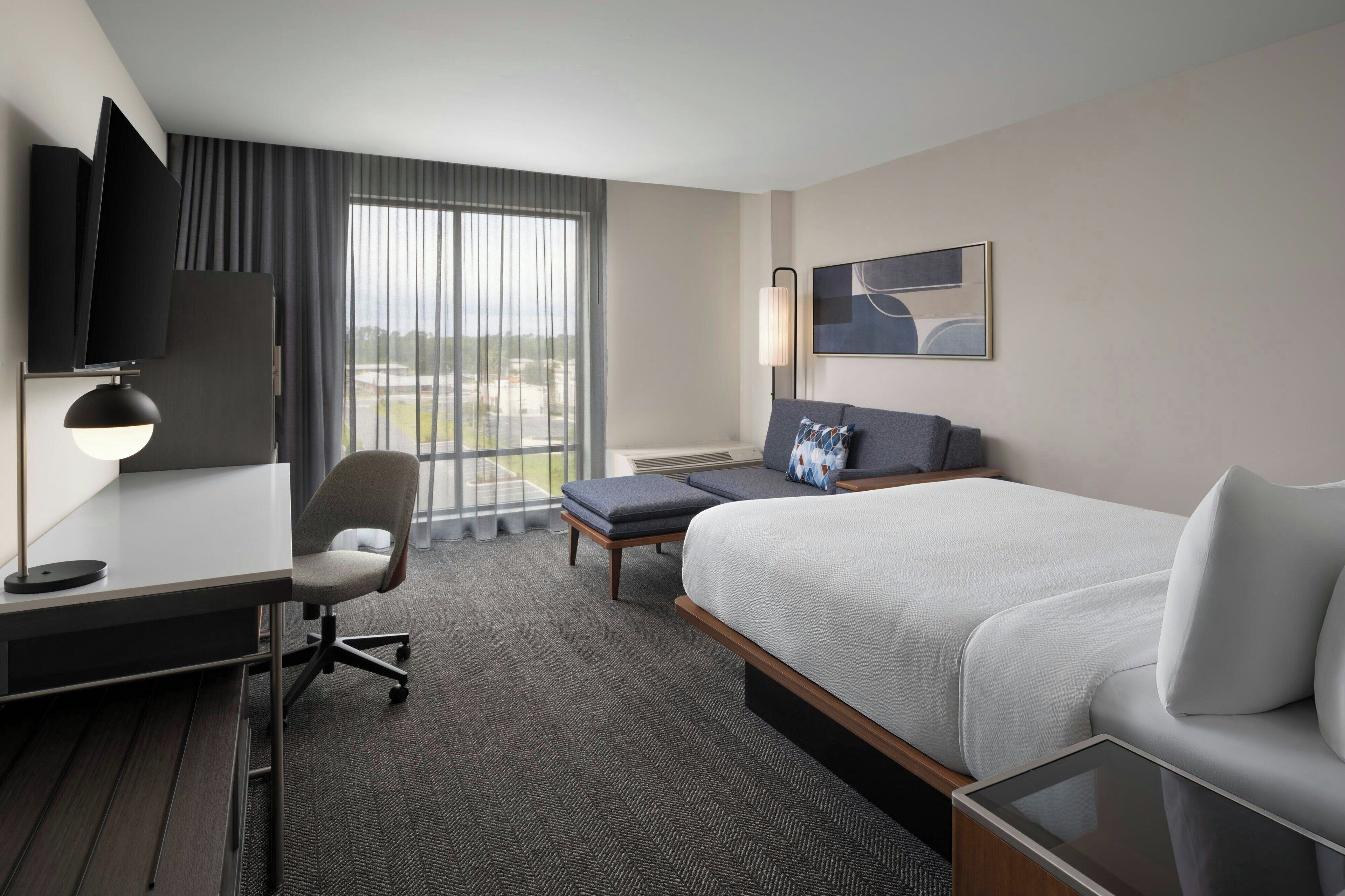 Room, 1 Queen Bed with Sofa bed | Premium bedding, individually decorated, individually furnished, desk