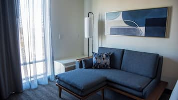 Room, 1 King Bed | Premium bedding, individually decorated, individually furnished, desk