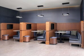 Lobby - Courtyard By Marriott Lake City (Lake City)