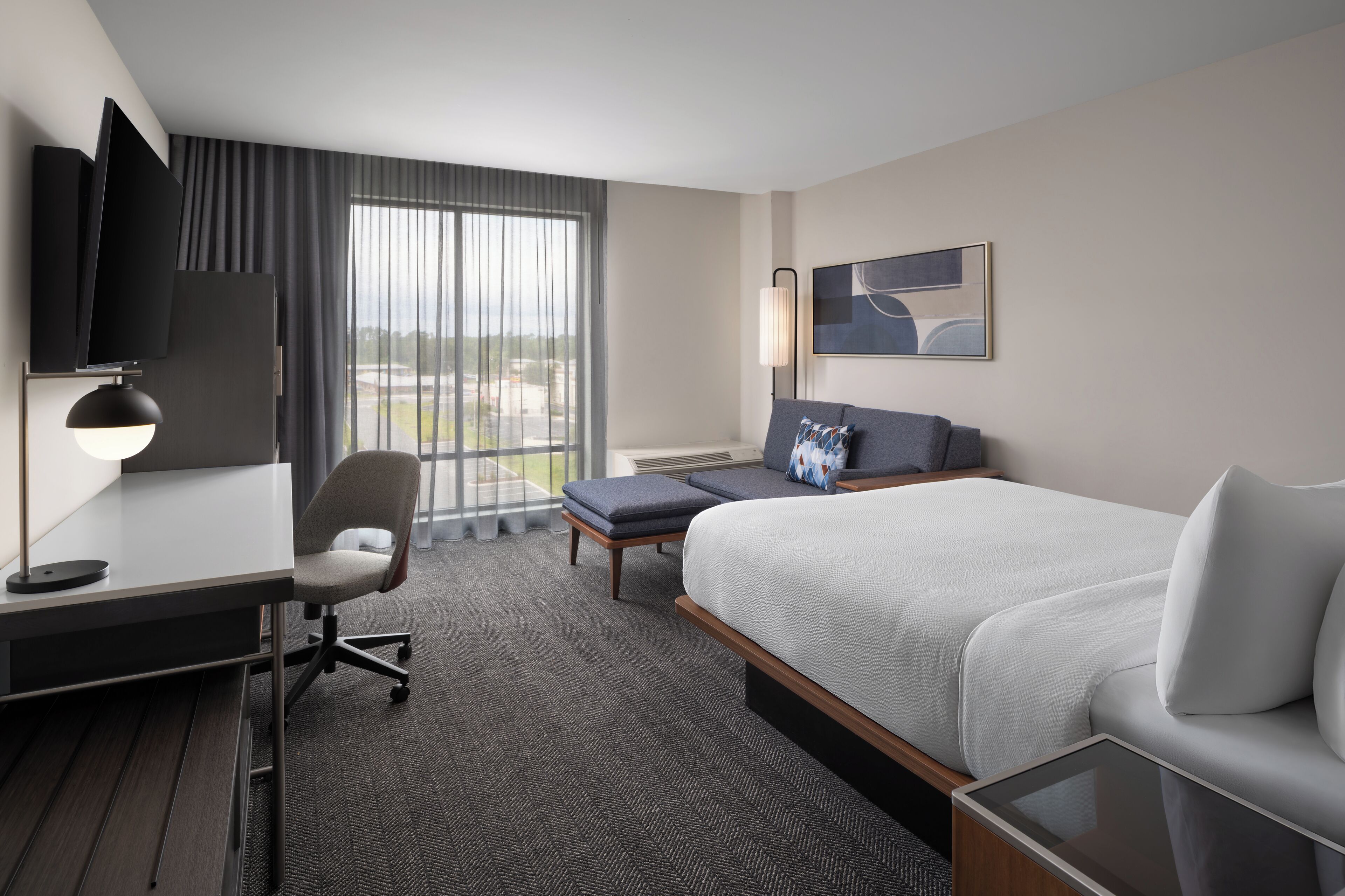 Værelse - 1 queensize-seng med sovesofa | Premium-sengetøj, individuelt design, individuel indretning, skrivebord