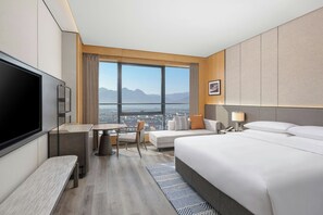 Sengetøy av topp kvalitet, dundyner og minibarvarer (inkludert)