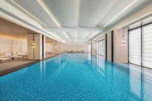 Una piscina cubierta