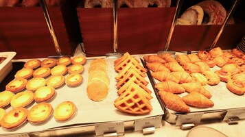Se ofrece un desayuno bufé todos los días (por un coste adicional)