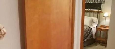 2 dormitorios, tabla de planchar con plancha, wifi y ropa de cama