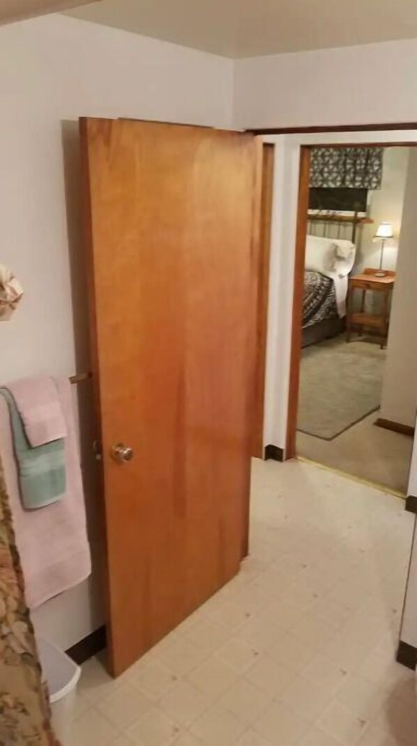 2 quartos, ferros/tábuas de passar roupa, Wi-Fi, roupa de cama