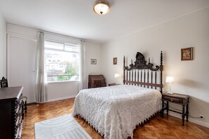 4 Schlafzimmer, Bügeleisen/Bügelbrett, Internetzugang, Bettwäsche