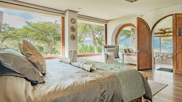 Panoramic Cabin | Desk, free WiFi