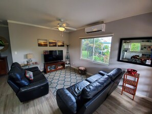 Smart TV - Surf and Sand Beach Bungalow #13 (Playa Hermosa)