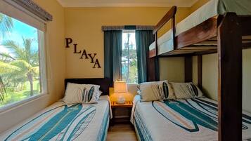 2 habitaciones, cuna de viaje, wifi gratis y ropa de cama
