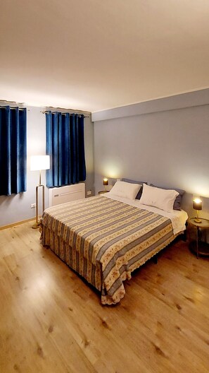 1 Schlafzimmer, Schreibtisch, Bügeleisen/Bügelbrett, Reisekinderbett