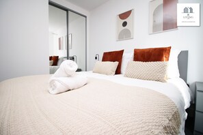 1 habitación, tabla de planchar con plancha, wifi y ropa de cama 