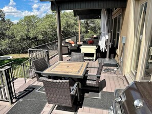 屋外ダイニングエリア