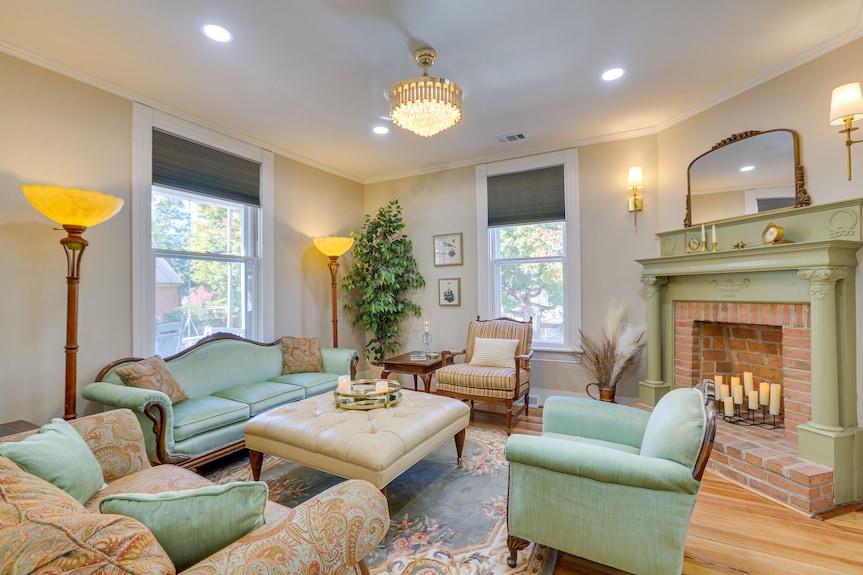 Danville Retreat W/ Hot Tub & Cozy Fireplace! - ダンビル, VA