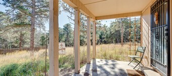 17 Mi to Town: Peaceful Golden Cabin!