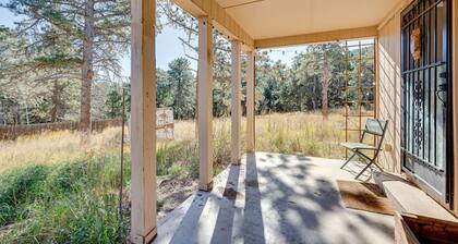 17 Mi to Town: Peaceful Golden Cabin!