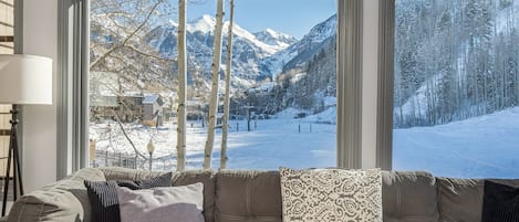 Fernseher, Kamin