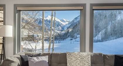 Corner Unit, Valley Views! Hot Tub, Ski In/Out