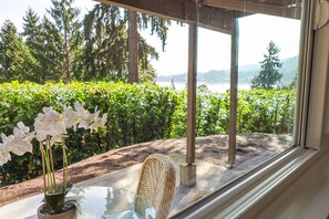 Interior - Convenient Lakeview 1 bed 1 bath home in Bellevue (Bellevue)