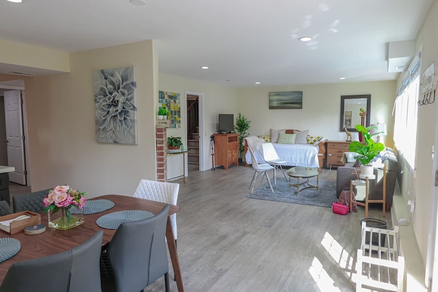 Convenient Lakeview 1 Bed 1 Bath Home In Bellevue - ワシントン州