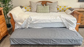 1 bedroom, iron/ironing board, free WiFi, bed sheets - Convenient Lakeview 1 bed 1 bath home in Bellevue (Bellevue)