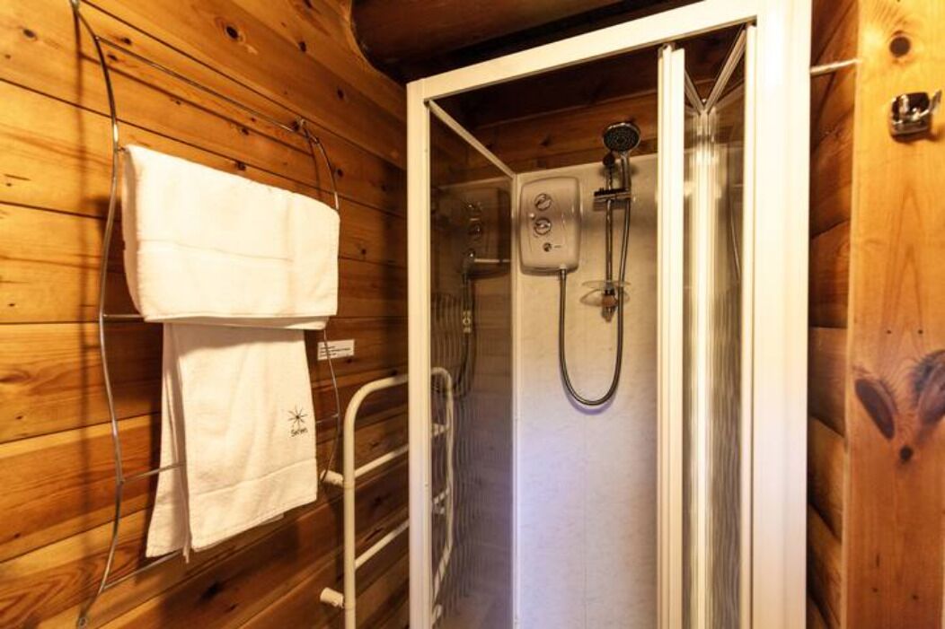 Een douche, een regendouche