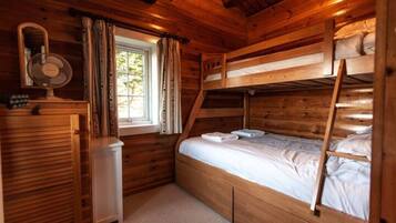 Basic Cabin | 2 bedrooms, free WiFi