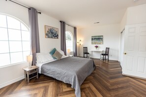 6 chambres, bureau, fer et planche à repasser, accès au Wi-Fi (inclus)