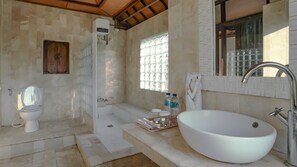 Slippers, towels - New Mumbul Ubud (Ubud)