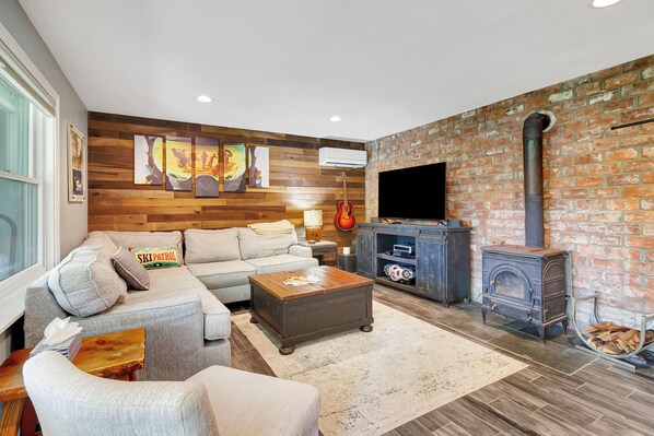 Smart-TV, Kamin, Videospiele