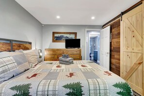 2 Schlafzimmer, Schreibtisch, Bügeleisen/Bügelbrett, WLAN