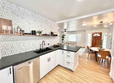 Cozy Reno NV House by DT & UNR w/ pool table