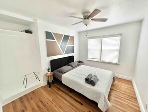 3 bedrooms, desk, iron/ironing board, WiFi