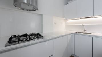 Réfrigérateur, four, plaque de cuisson, lave-vaisselle