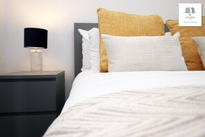 1 habitación, tabla de planchar con plancha, wifi y ropa de cama 