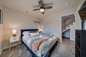 3 habitaciones, tabla de planchar con plancha, wifi y ropa de cama