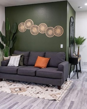 Téléviseur, table de baby-foot