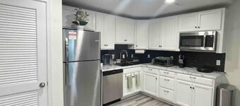 Tranquil Haven: Luxurious and Spacious Guest Suite
