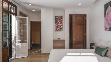 3 bedrooms, iron/ironing board, travel cot, WiFi