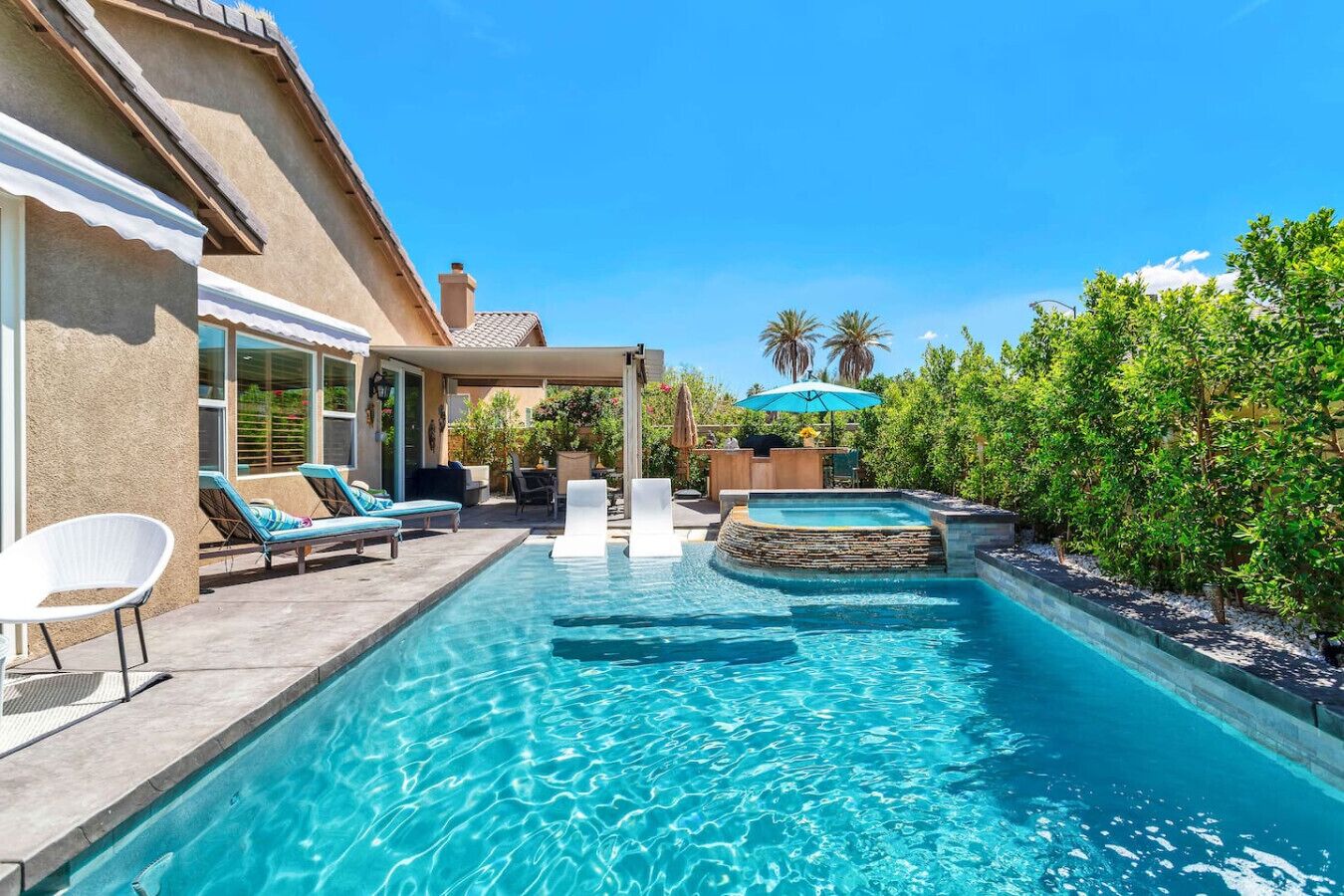 室外游泳池，恒温泳池