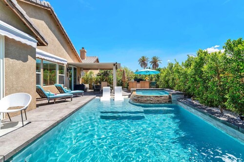 Walk to festivals, tennis, pickleball, gym, games.