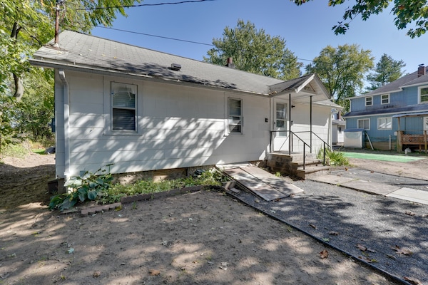 Kingston Vacation Rental | 1BR | 1BA | Steps Required | 400 Sq Ft