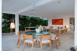 Outdoor dining - Casa Calaf (Acapulco)