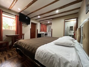 Habitacion Matrimonial Deluxe | Laptop workspace, blackout drapes, free WiFi - Anka Wasi Lodging (Cusco)