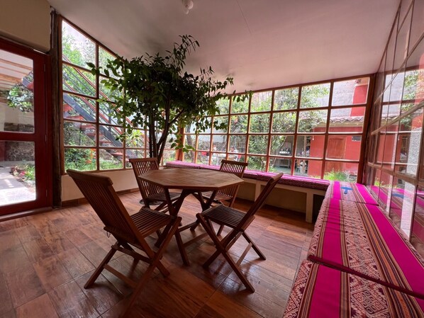 Habitacion Matrimonial Deluxe | Living area | Flat-screen TV - Anka Wasi Lodging (Cusco)