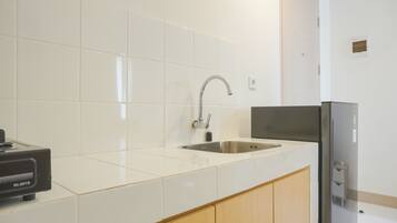 Apartment | Eigene Küche | Großer Kühlschrank, Herdplatte