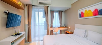 Homey And Relaxing Studio Grand Dhika City Apartment