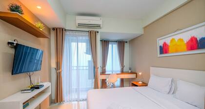 Homey And Relaxing Studio Grand Dhika City Apartment