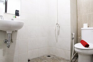 开间 | 浴室 | 淋浴设施、免费洗浴用品、毛巾
