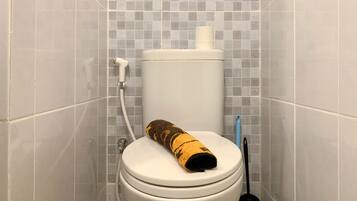 Estudi | Bany | Dutxa, articles de tocador gratuïts i tovalloles